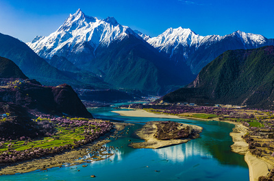 雅鲁藏布江大峡谷.jpg